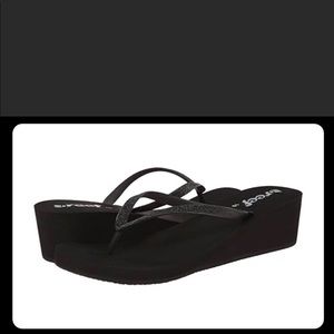 Reef flip flops size 6, new!